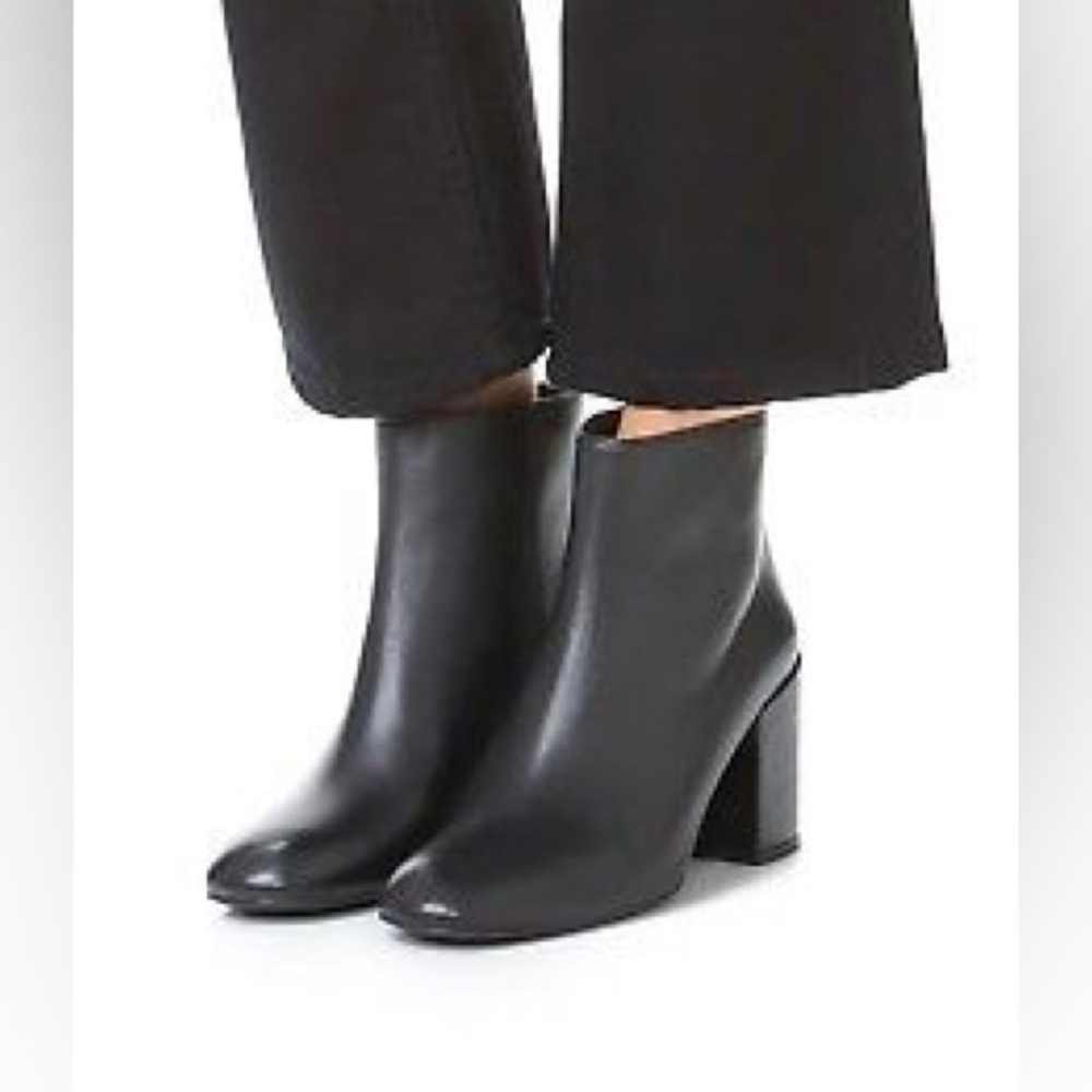 designer leather bootie 🖤